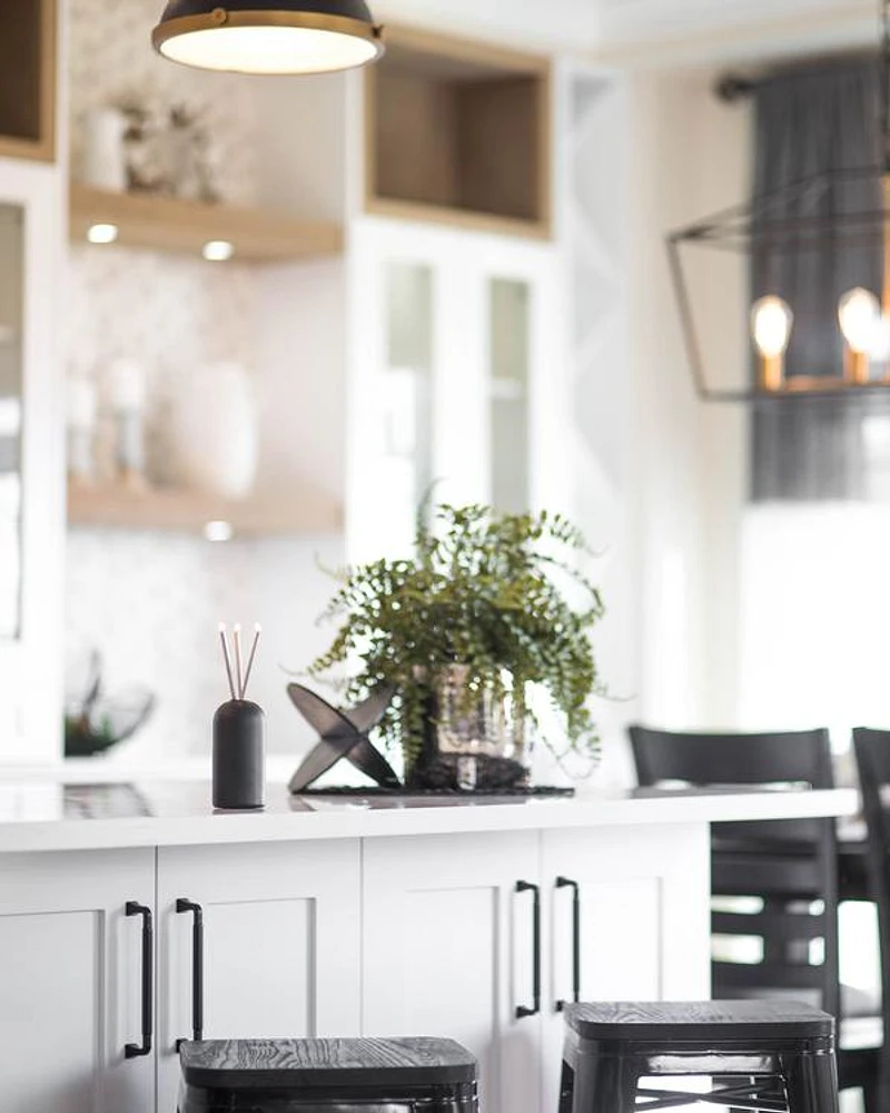 Wylie Black / Vase - Everlasting Candle Co