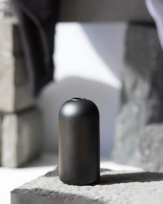 Wylie Black / Vase - Everlasting Candle Co