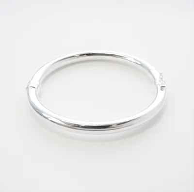 Marseille Silver Smooth Hinged Oval Bracelet