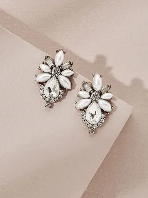 Olive & Piper Gold Pearl 'Floret" Stud Earrings