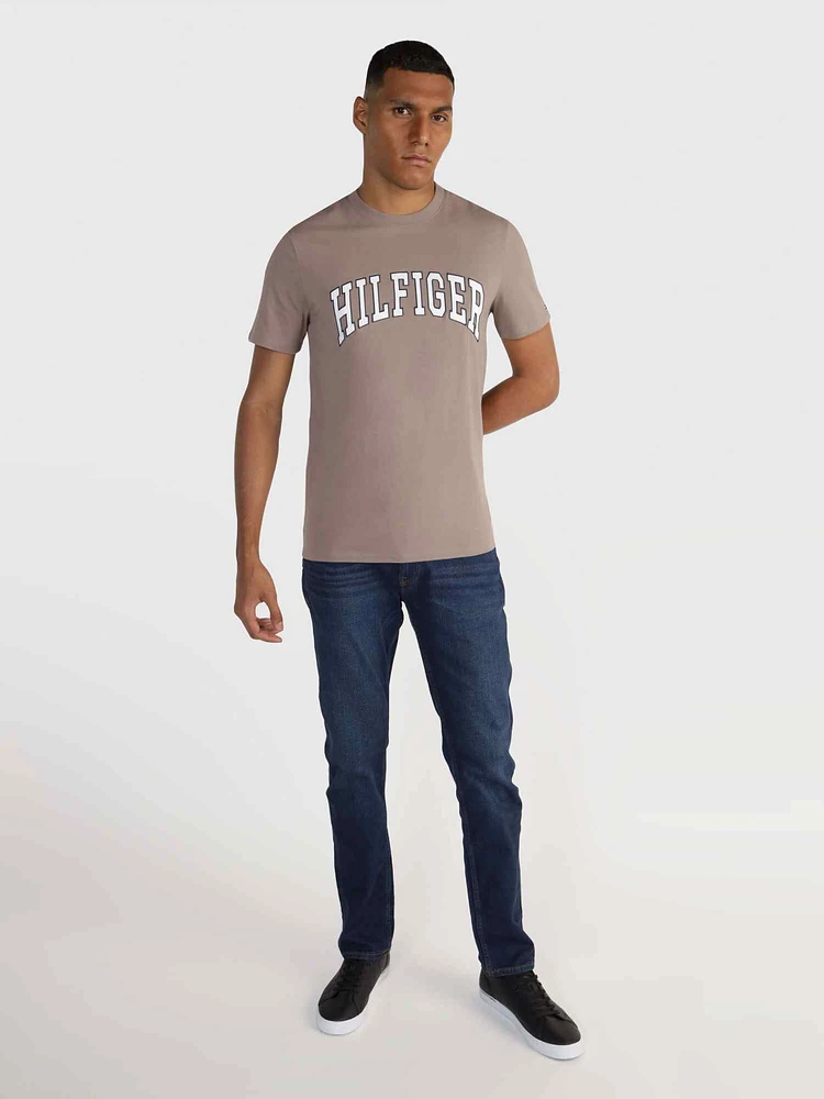 Playera logo bordado en relieve de hombre Tommy Hilfiger