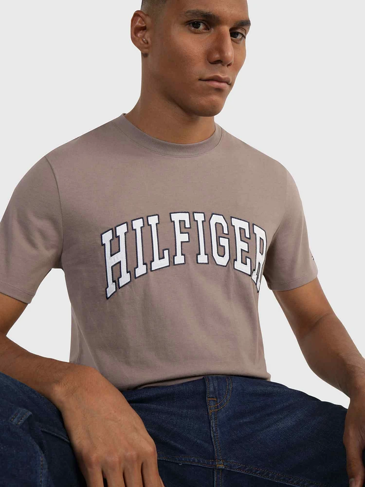 Playera logo bordado en relieve de hombre Tommy Hilfiger