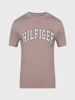 Playera logo bordado en relieve de hombre Tommy Hilfiger