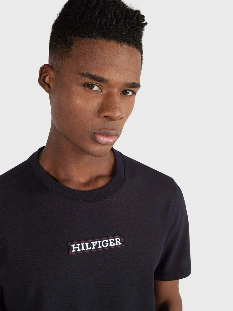 Playera con logo en relieve de hombre Tommy Hilfiger