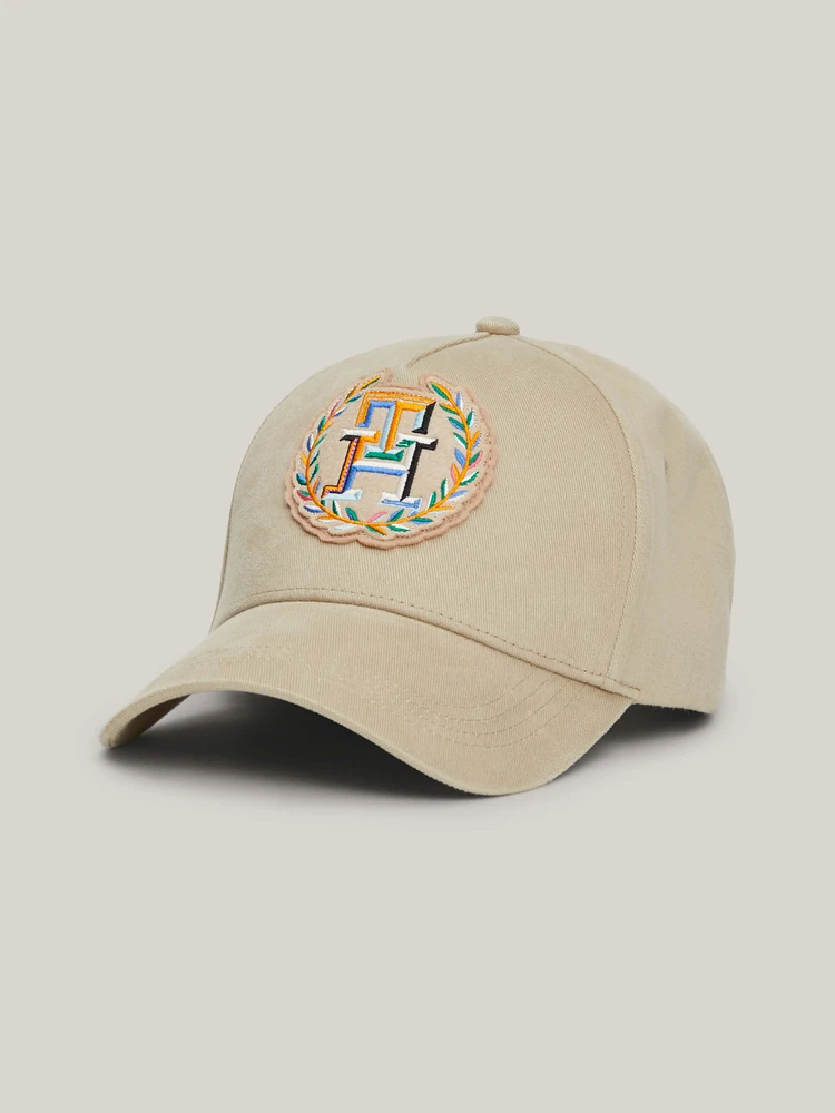 Gorra de cinco paneles con escudo de hombre