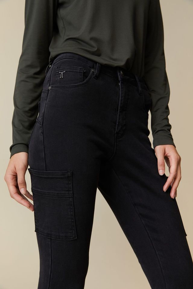 Push Up Jean With Cargo Pocket