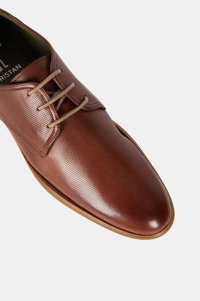 Basic Shoe With Contrast Sole