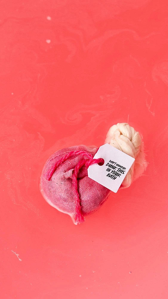 Softening Marshmallow And Rose Cataplasm Bath Bomb