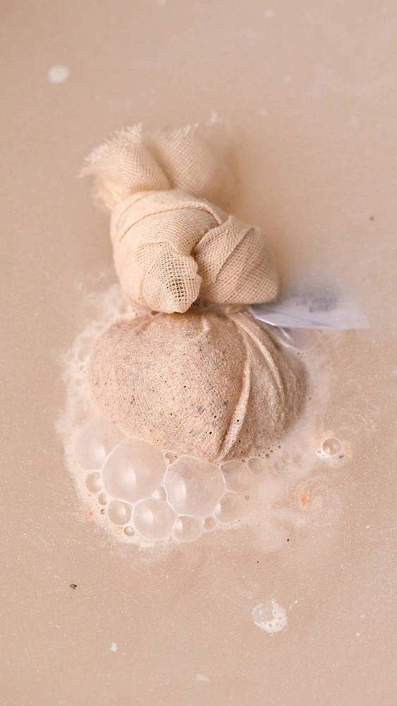Moisturizing Coconut And Mullein Cataplasm Bath Bomb