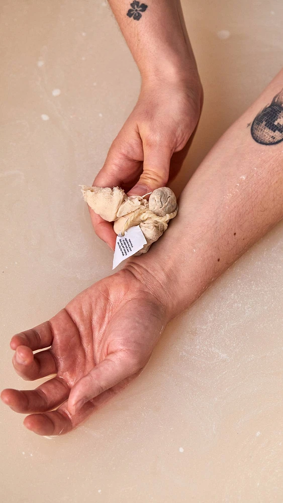 Moisturizing Coconut And Mullein Cataplasm Bath Bomb