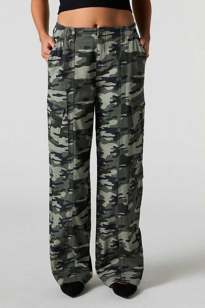 Pantalon cargo camouflage à jambe droite