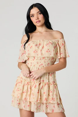 Minirobe volantée en chiffon avec épaules dénudées