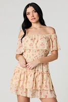 Minirobe volantée en chiffon avec épaules dénudées