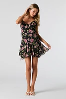 Minirobe asymétrique en chiffon fleuri