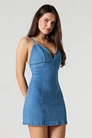 Minirobe moulante en denim avec décolleté coeur