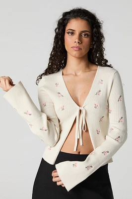 Cardigan en tricot côtelé fleuri avec motif brodé et attache avant