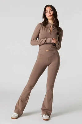 Pantalon Active à jambe évasée avec taille en V