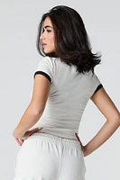 T-shirt ultracourt avec motif brodé et liséré contrastant