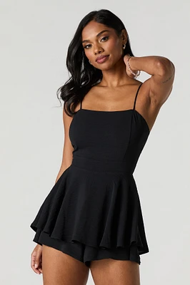 Combi-short volanté fluide avec attache au dos