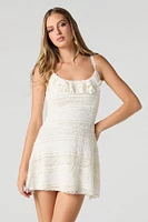 Minirobe en dentelle à encolure dégagée