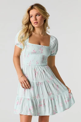 Minirobe volantée fleurie avec manches bouffantes