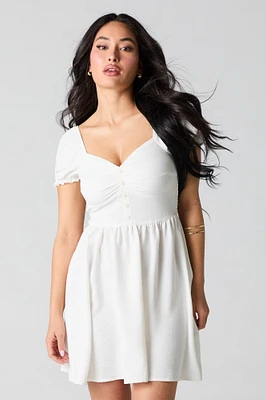 Minirobe fluide boutonnée à l'avant