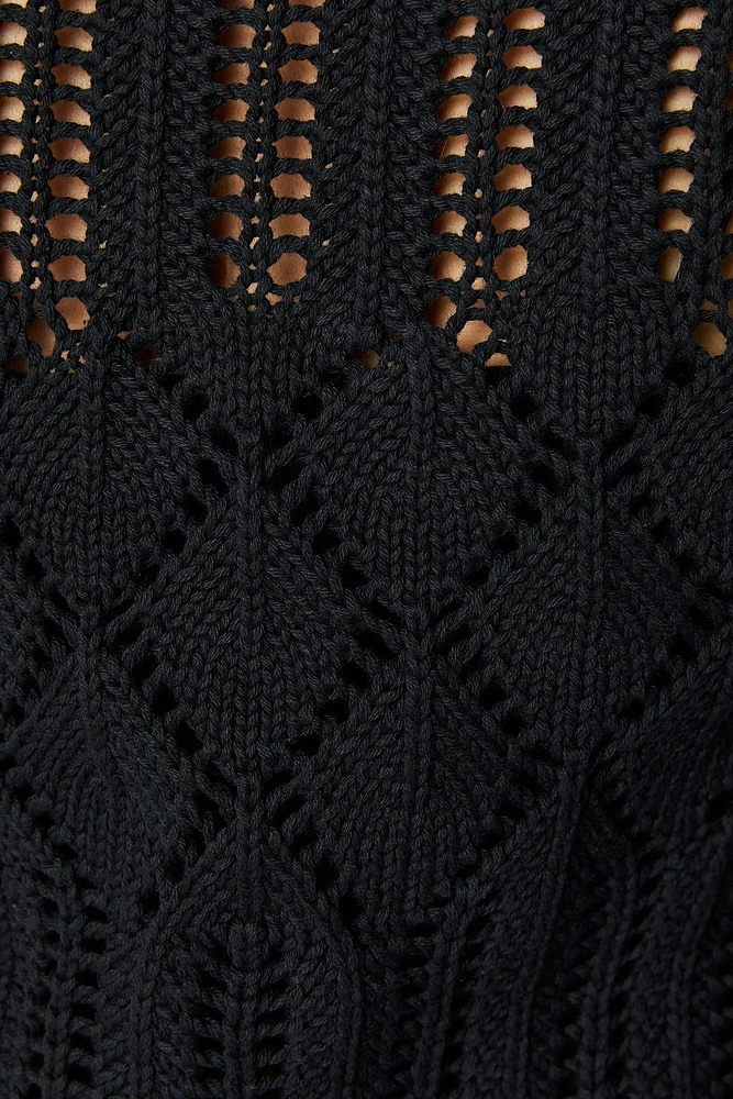 Chandail asymétrique en tricot ajouré avec attache