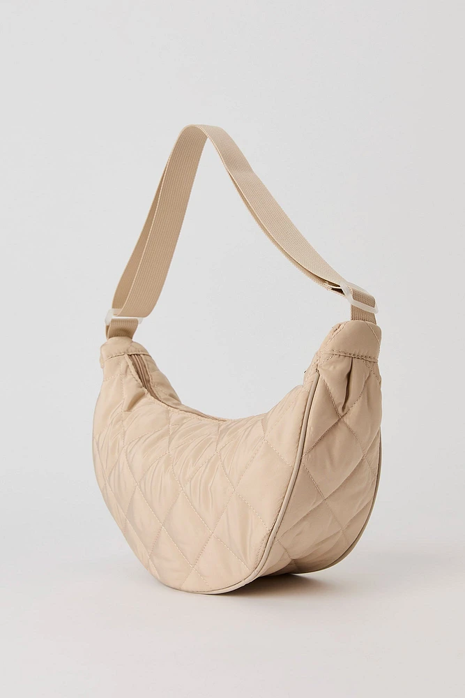 Sac à l'épaule en nylon matelassé forme de demi-lune