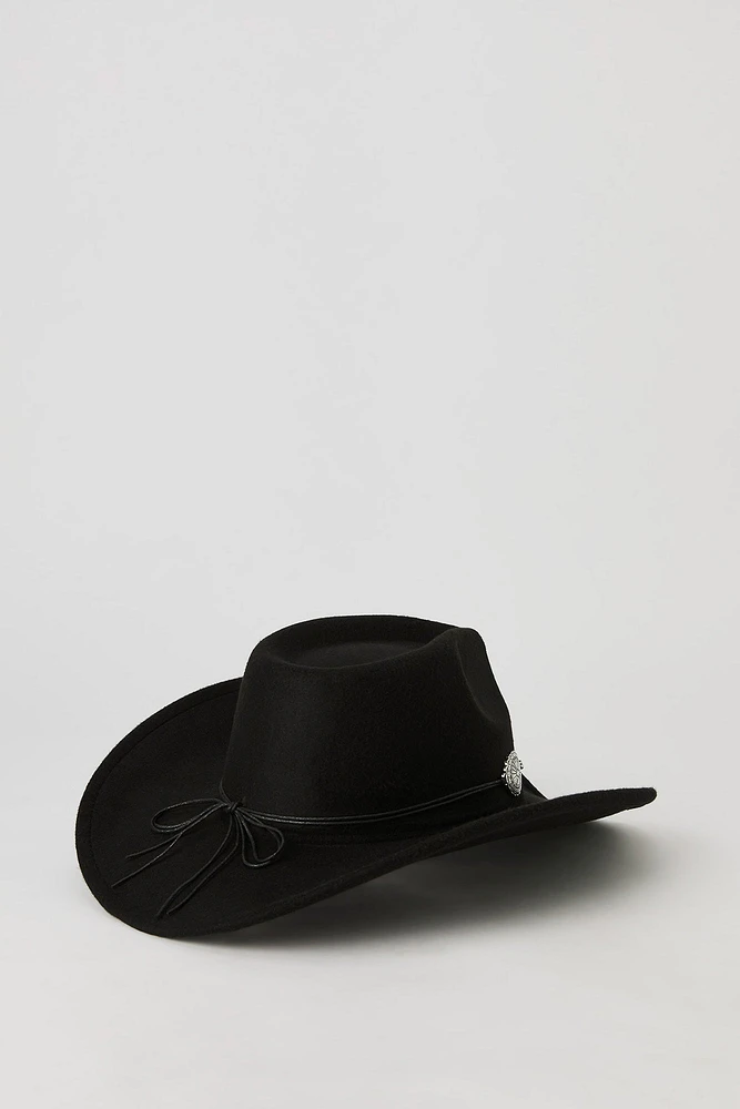 Chapeau de cowboy avec chaîne et médaillon