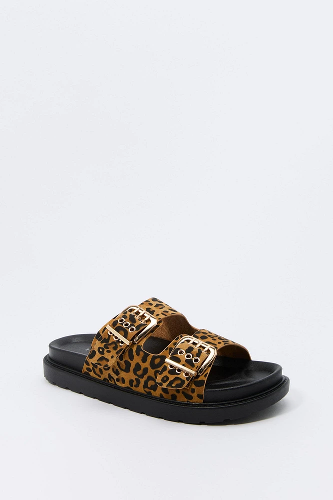 Sandales avec boucles et oeillets