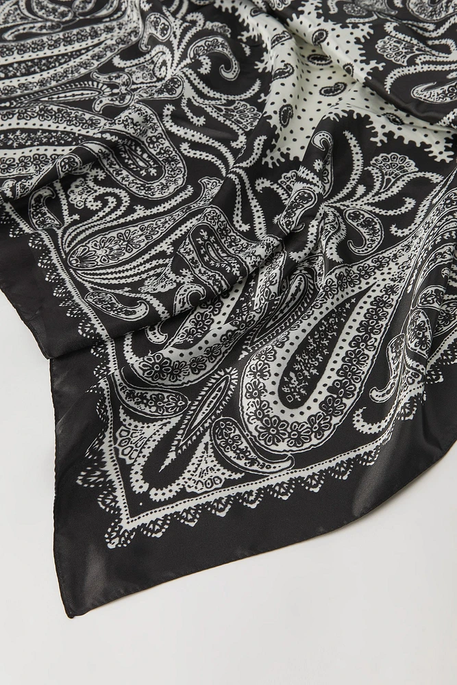 charpe multifaçons en satin avec motif cachemire