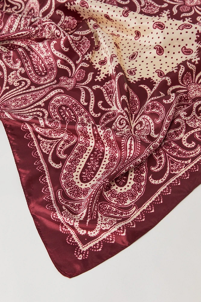 charpe multifaçons en satin avec motif cachemire