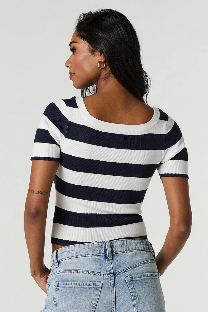 T-shirt en tricot côtelé rayé avec encolure carrée