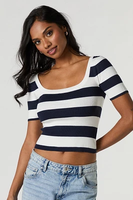 T-shirt en tricot côtelé rayé avec encolure carrée
