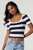 T-shirt en tricot côtelé rayé avec encolure carrée