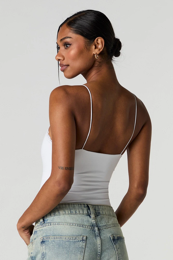 Maillot profilé à encolure en V et liséré de dentelle