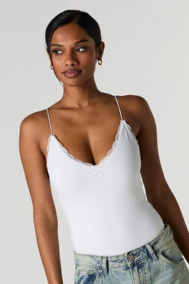Maillot profilé à encolure en V et liséré de dentelle