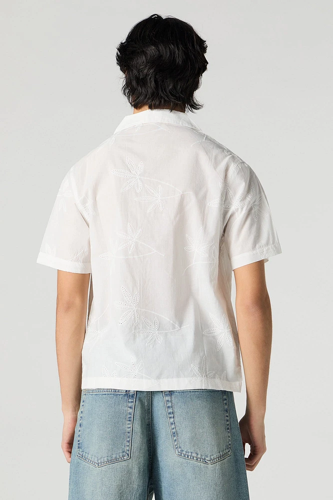 Haut boutonné avec motif de feuille brodé et oeillets