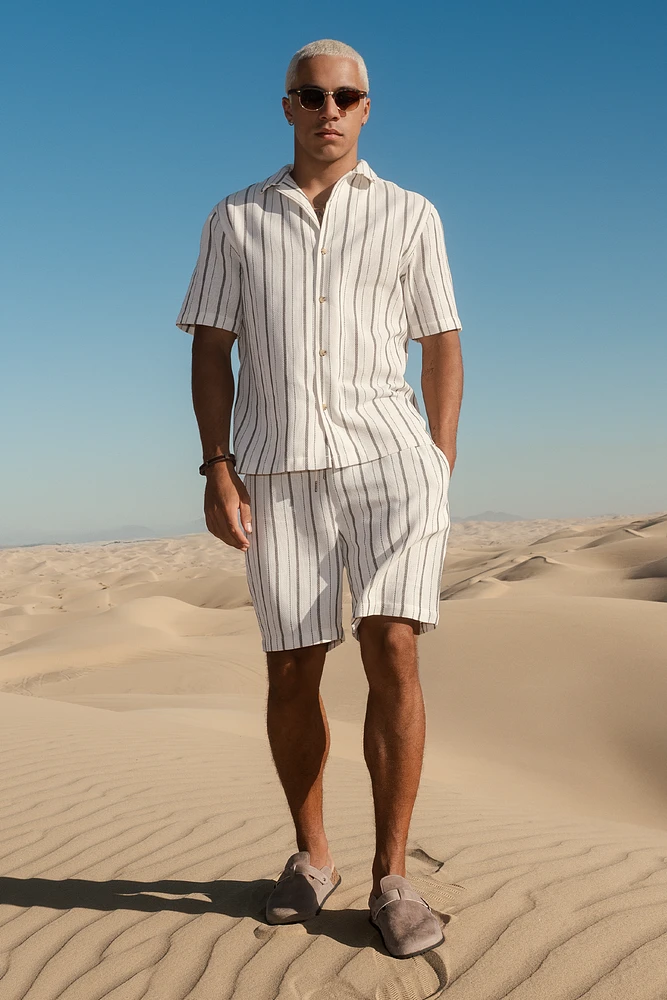 Short en tricot texturé rayé à taille coulissante
