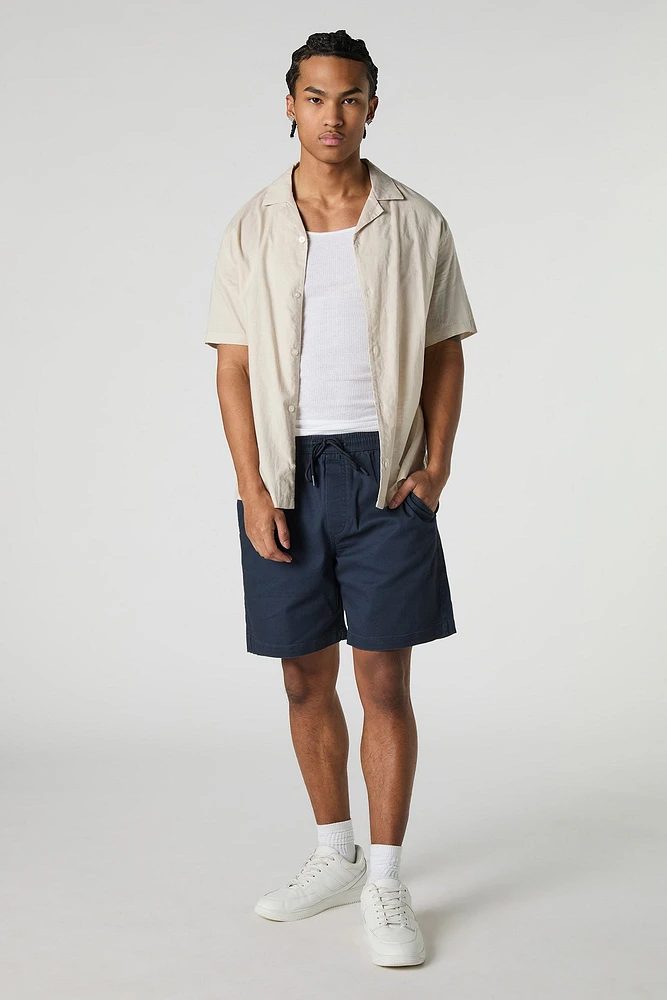 Short mi-long uni à taille coulissante