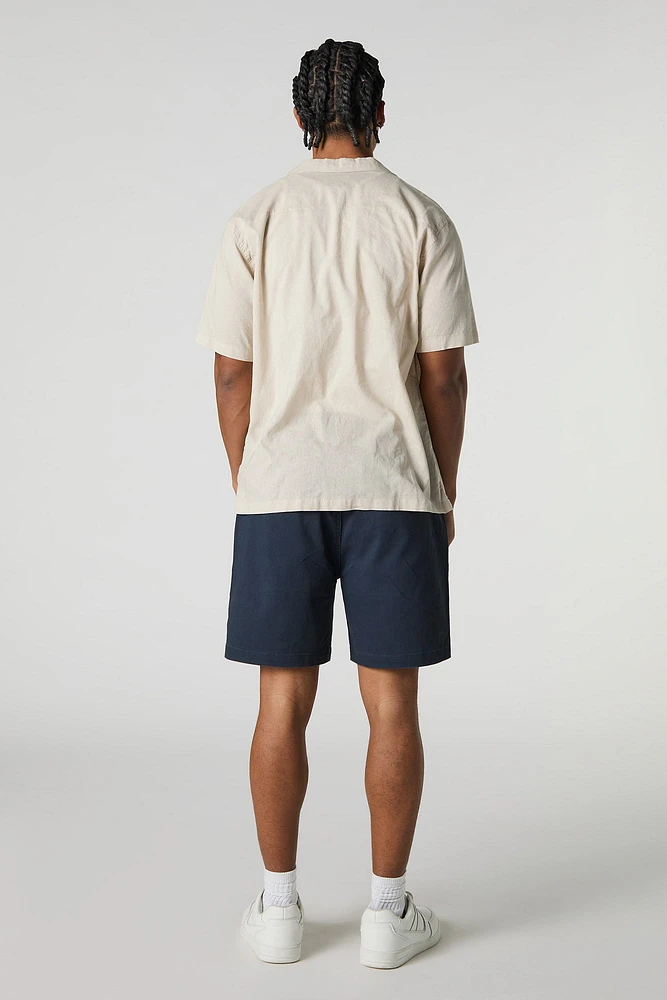 Short mi-long uni à taille coulissante