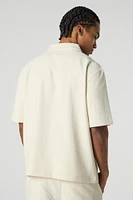 Haut carré boutonné texturé avec motif géométrique