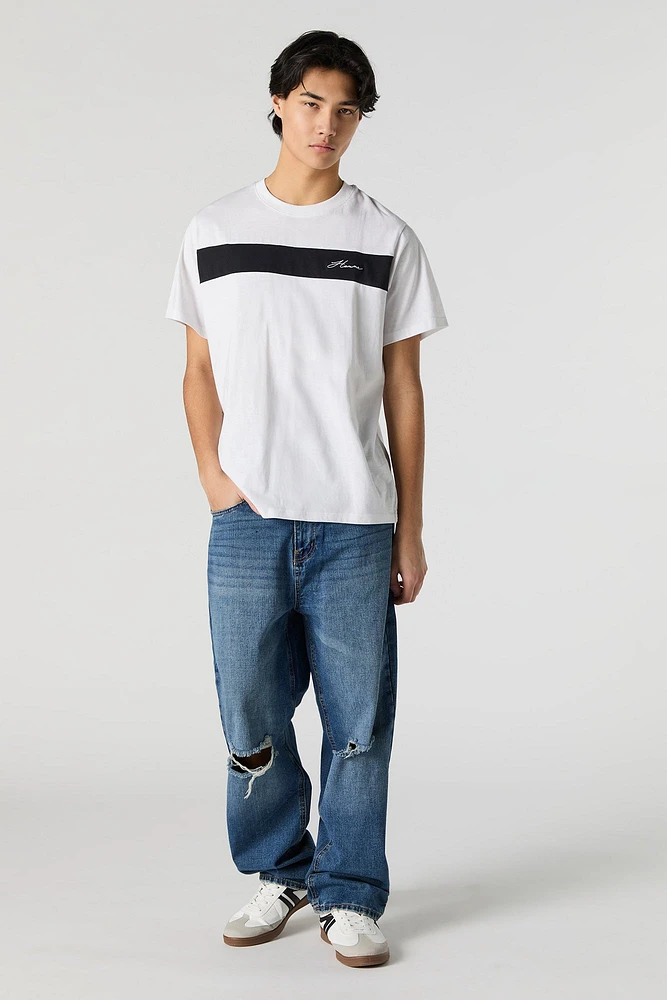 T-shirt avec motif brodé et blocs de couleurs