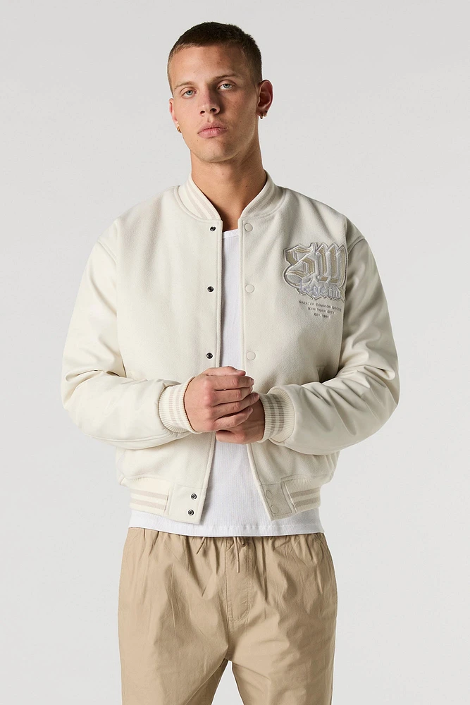 Blouson de style universitaire en similicuir avec motif brodé et molleton