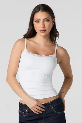 Camisole profilée avec liséré de dentelle et bonnets intégrés