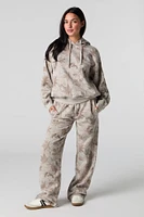 Haut à capuchon en molleton avec motif camouflage
