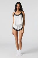 Ensemble pyjama avec débardeur et short en satin liséré de dentelle