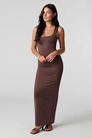 Robe maxi profilée à encolure carrée avec fente au dos