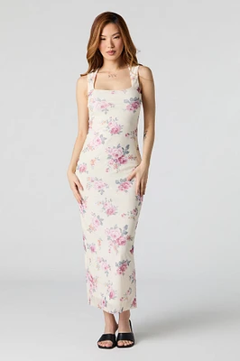Robe maxi fleurie en filet avec encolure carrée