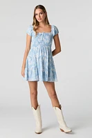 Minirobe volantée smockée fleurie